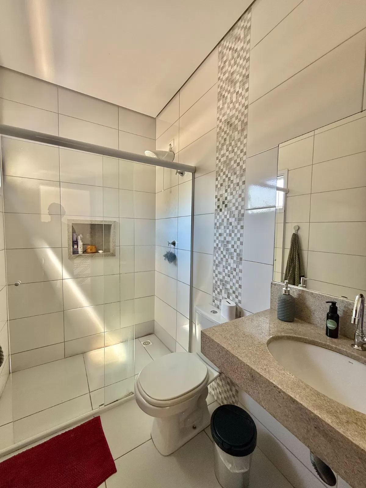 Sobrado à Venda com 3 dormitórios, sem vizinho de frente e quintal amplo, 115m² no Condomínio Vale Azul em Votorantim/SP