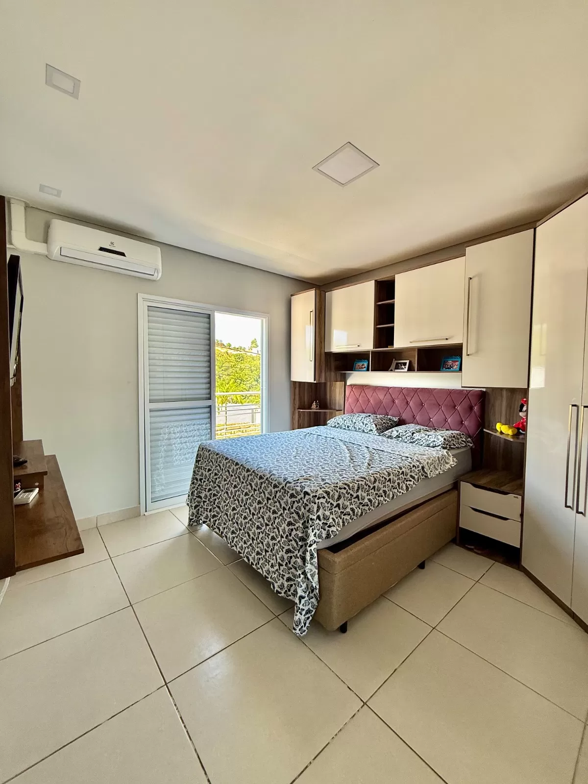 Sobrado à Venda com 3 dormitórios, sem vizinho de frente e quintal amplo, 115m² no Condomínio Vale Azul em Votorantim/SP