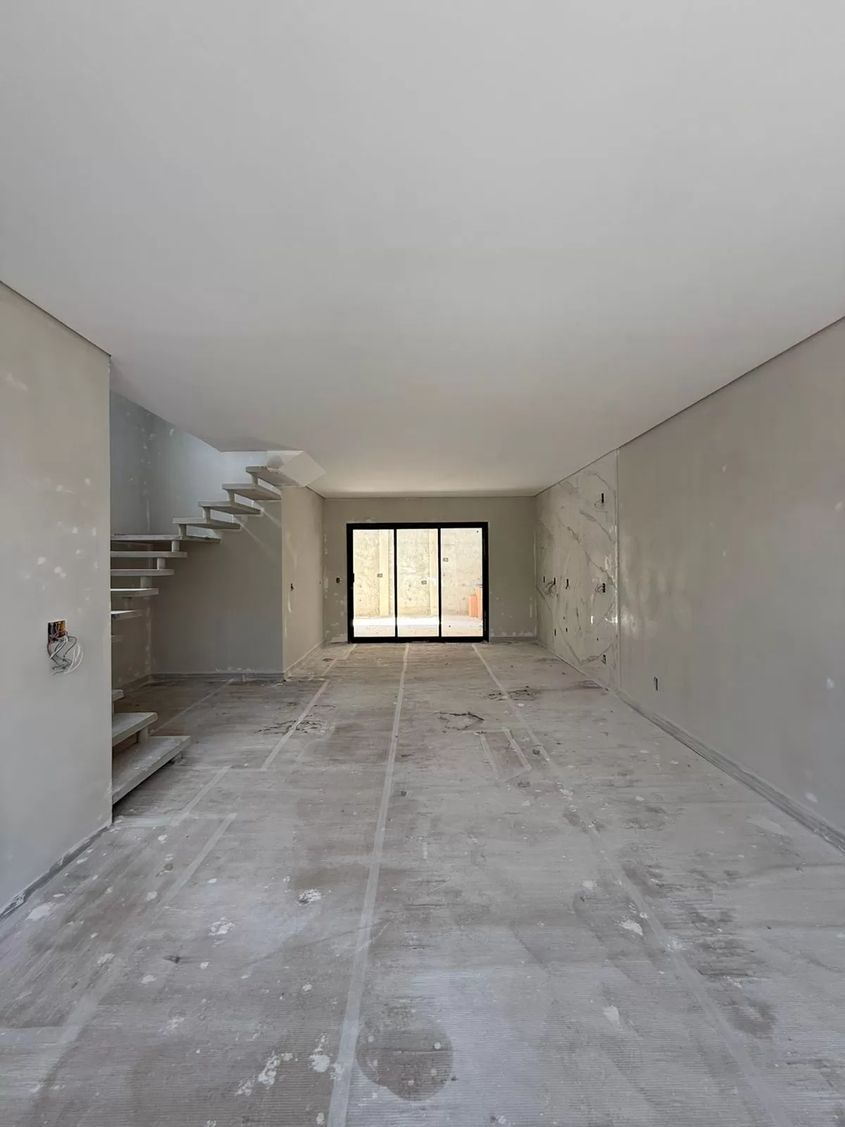 Sobrado à Venda com 3 dormitórios e área gourmet com churrasqueira, 140m² no Condomínio Vale Azul em Votorantim/SP