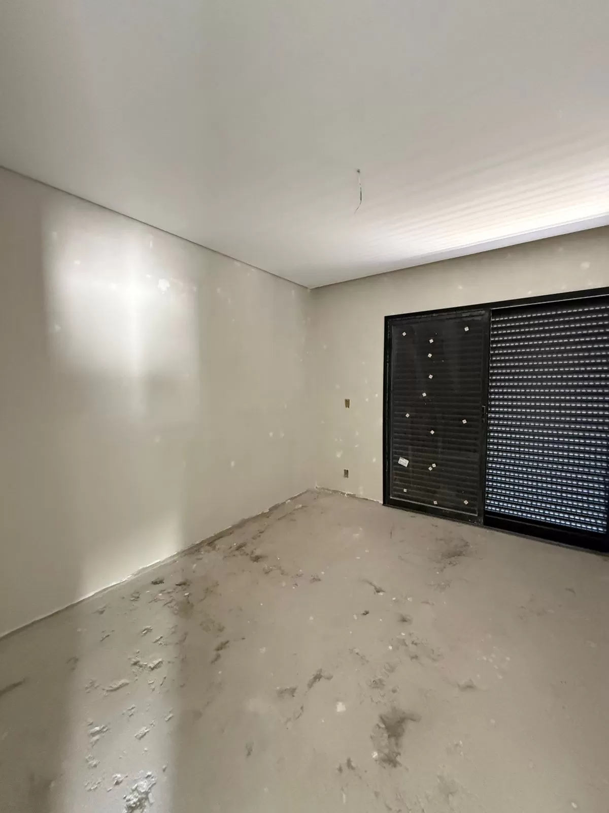 Sobrado à Venda com 3 dormitórios e área gourmet com churrasqueira, 140m² no Condomínio Vale Azul em Votorantim/SP