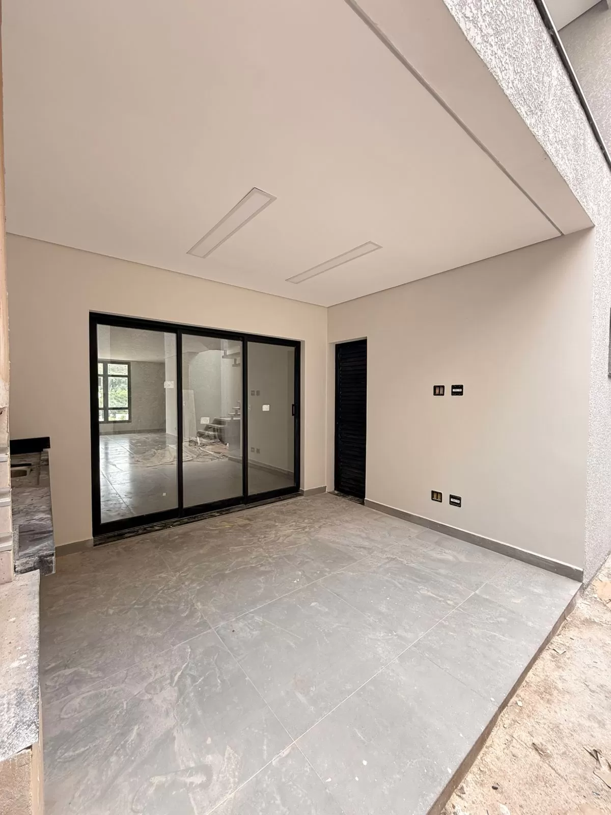 Sobrado à Venda com 3 dormitórios e área gourmet com churrasqueira, 140m² no Condomínio Vale Azul em Votorantim/SP