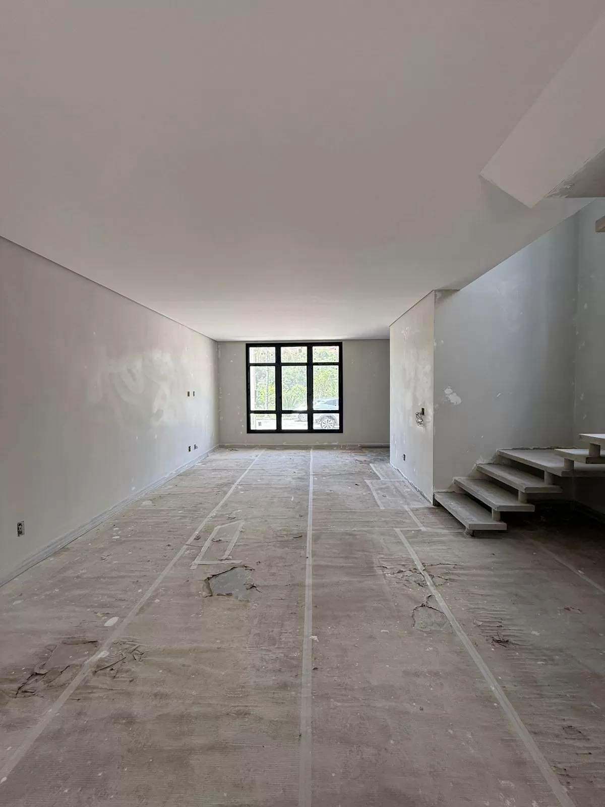 Sobrado à Venda com 3 dormitórios e área gourmet com churrasqueira, 140m² no Condomínio Vale Azul em Votorantim/SP