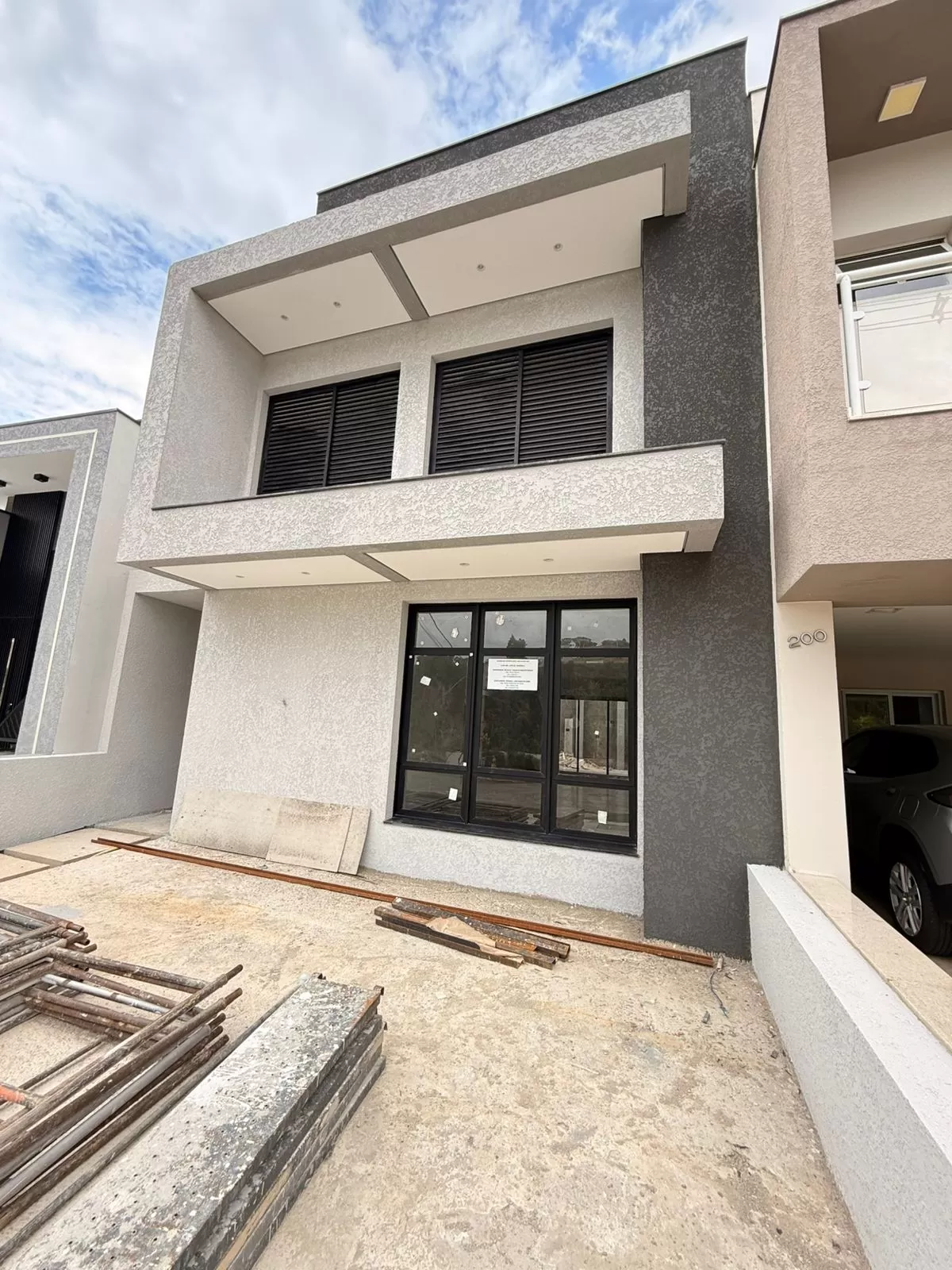 Sobrado à Venda com 3 dormitórios e área gourmet com churrasqueira, 140m² no Condomínio Vale Azul em Votorantim/SP