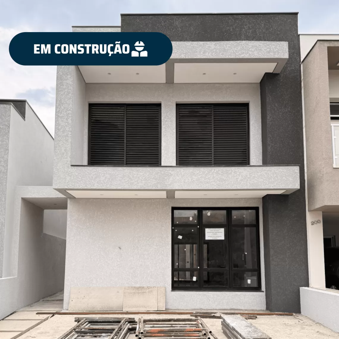 Sobrado à Venda com 3 dormitórios e área gourmet com churrasqueira, 140m² no Condomínio Vale Azul em Votorantim/SP