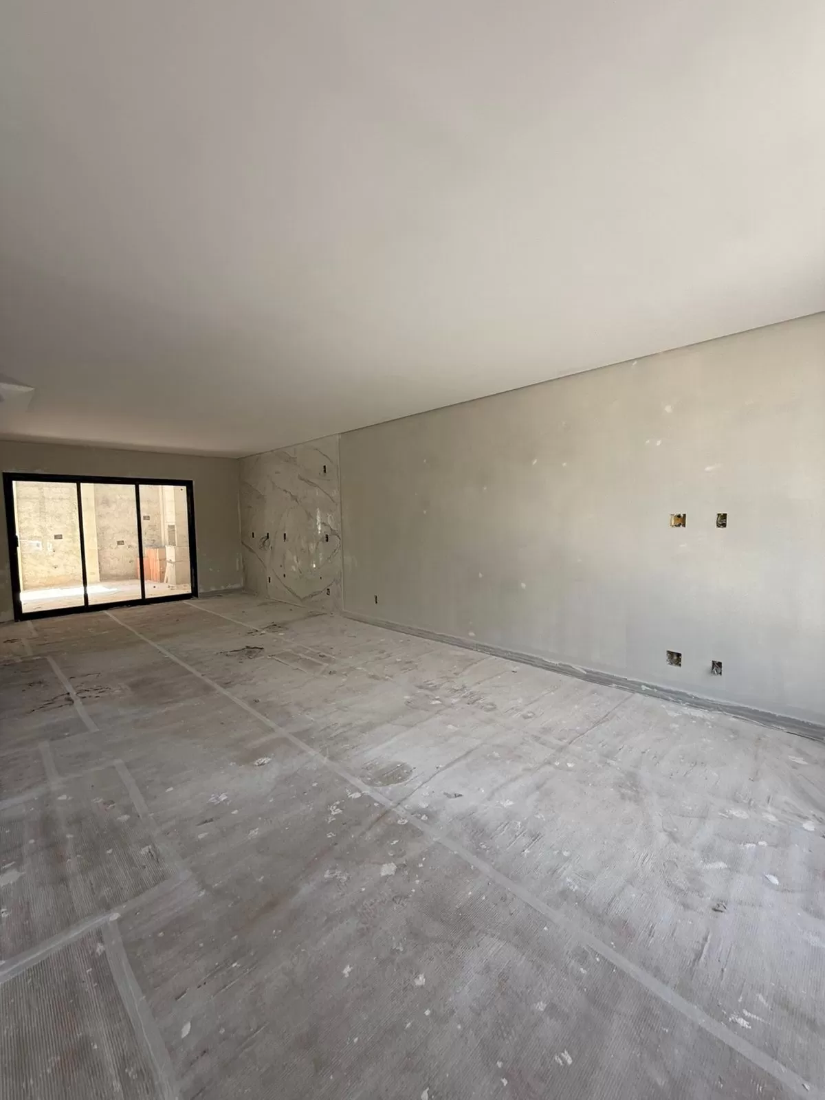 Sobrado à Venda com 3 dormitórios e área gourmet com churrasqueira, 140m² no Condomínio Vale Azul em Votorantim/SP
