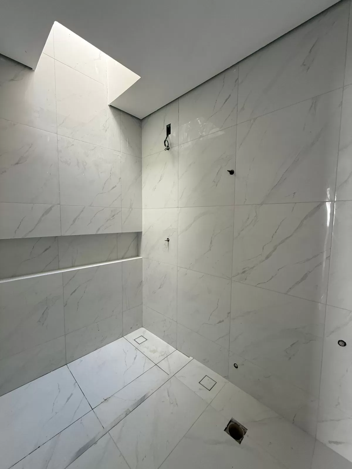 Sobrado à Venda com 3 dormitórios e área gourmet com churrasqueira, 140m² no Condomínio Vale Azul em Votorantim/SP