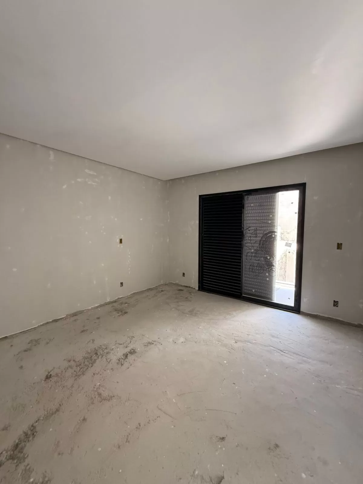 Sobrado à Venda com 3 dormitórios e área gourmet com churrasqueira, 140m² no Condomínio Vale Azul em Votorantim/SP