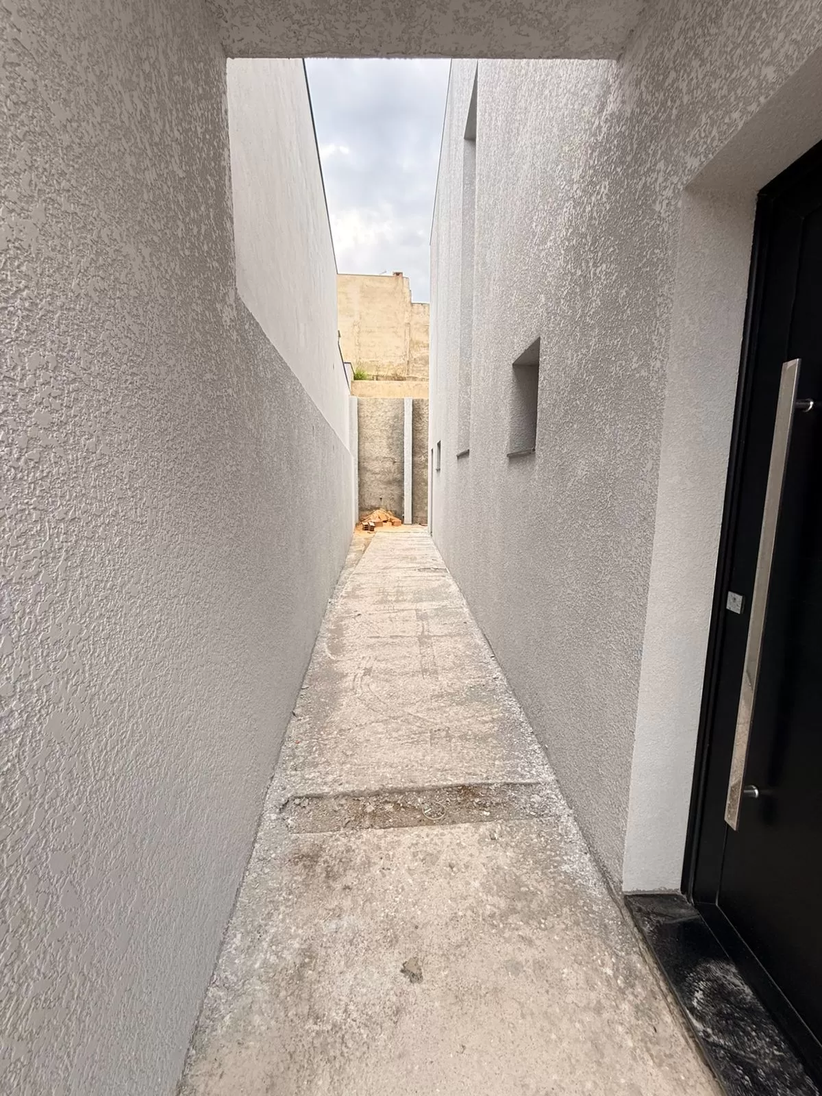 Sobrado à Venda com 3 dormitórios e área gourmet com churrasqueira, 140m² no Condomínio Vale Azul em Votorantim/SP