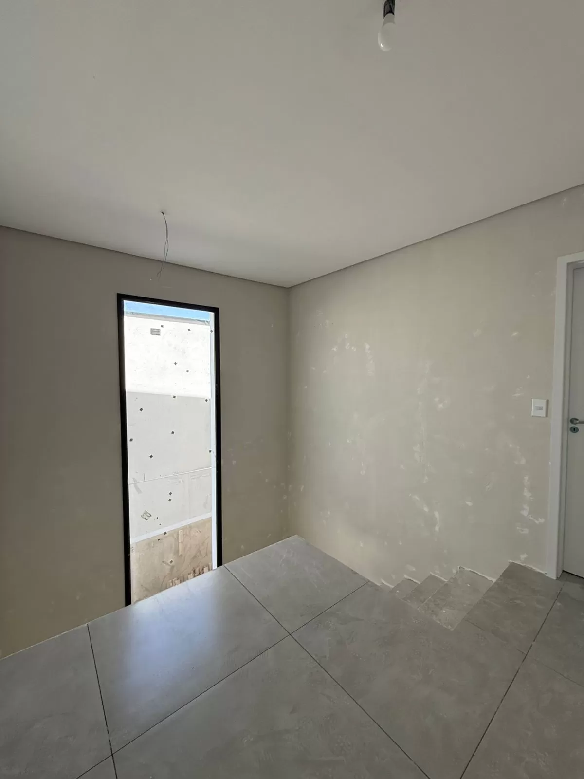 Sobrado à Venda com 3 dormitórios e área gourmet com churrasqueira, 140m² no Condomínio Vale Azul em Votorantim/SP