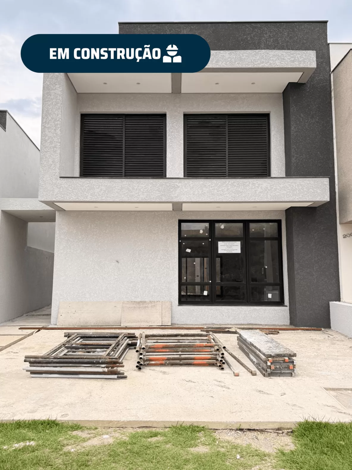 Sobrado à Venda com 3 dormitórios e área gourmet com churrasqueira, 140m² no Condomínio Vale Azul em Votorantim/SP