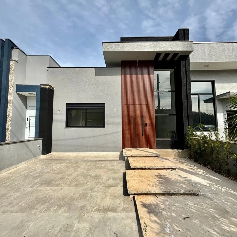 Casa Térrea à Venda com 3 dormitórios e quintal nos fundos, 99m² no Condomínio Vale Azul em Votorantim/SP