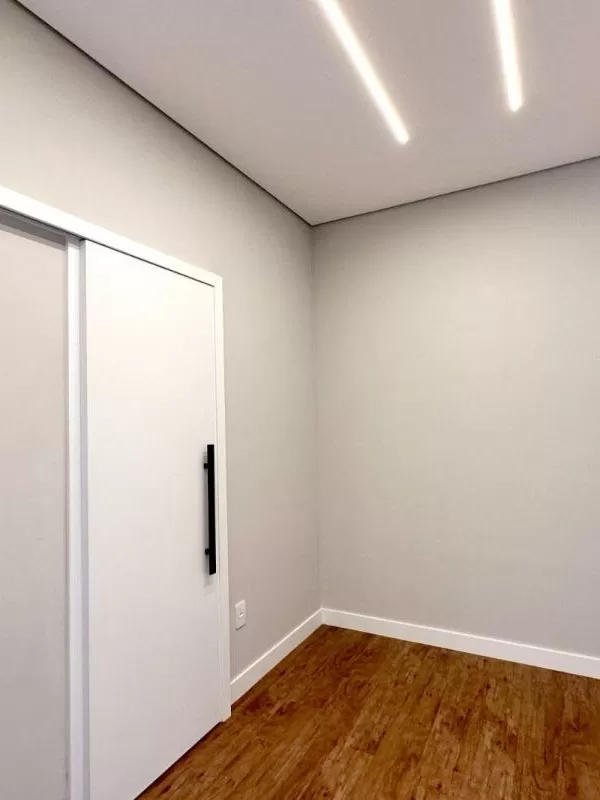 Casa à Venda com 4 suítes, escritório, adega e sala de tv, 313m² em Votorantim/SP no Condomínio Alphaville Nova Esplanada