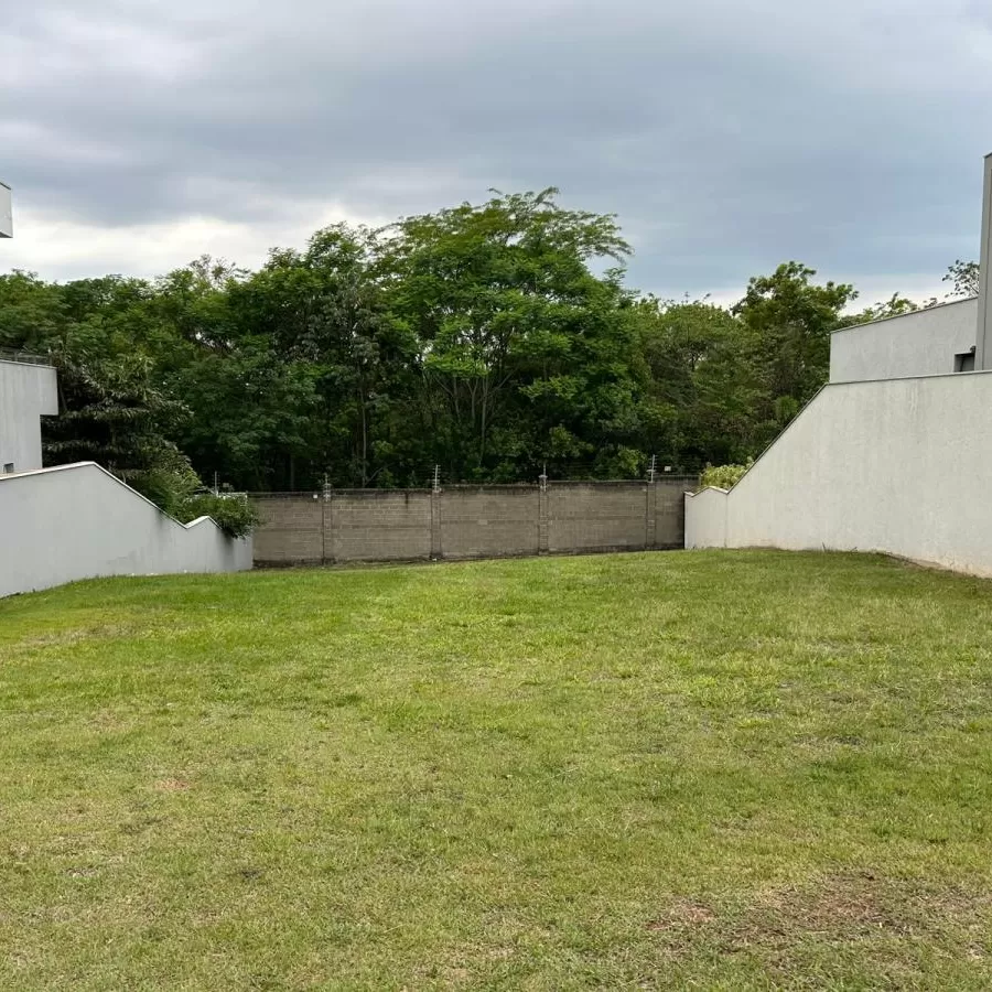 Terreno à Venda com fundo para área preservada, 616m² no Condomínio Alphaville Nova Esplanada 2 em Votorantim/SP