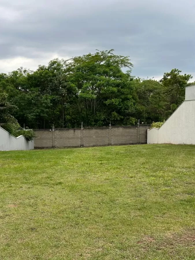 Terreno à Venda com fundo para área preservada, 616m² no Condomínio Alphaville Nova Esplanada 2 em Votorantim/SP