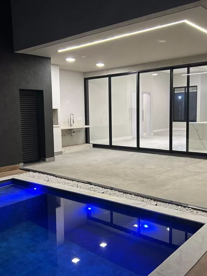 Casa Térrea à Venda com 3 suítes sendo 1 master com closet, escritório e piscina aquecida, 261m² em Votorantim/SP no Condomínio Alphaville Nova Esplanada