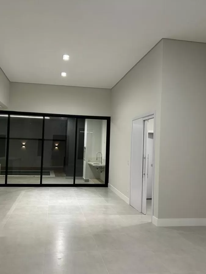 Casa Térrea à Venda com 3 suítes sendo 1 master com closet, escritório e piscina aquecida, 261m² em Votorantim/SP no Condomínio Alphaville Nova Esplanada
