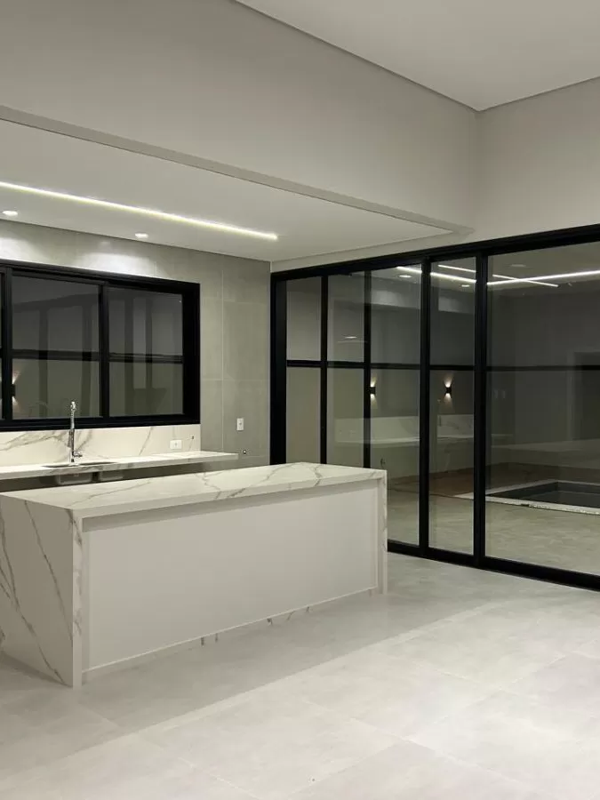 Casa Térrea à Venda com 3 suítes sendo 1 master com closet, escritório e piscina aquecida, 261m² em Votorantim/SP no Condomínio Alphaville Nova Esplanada
