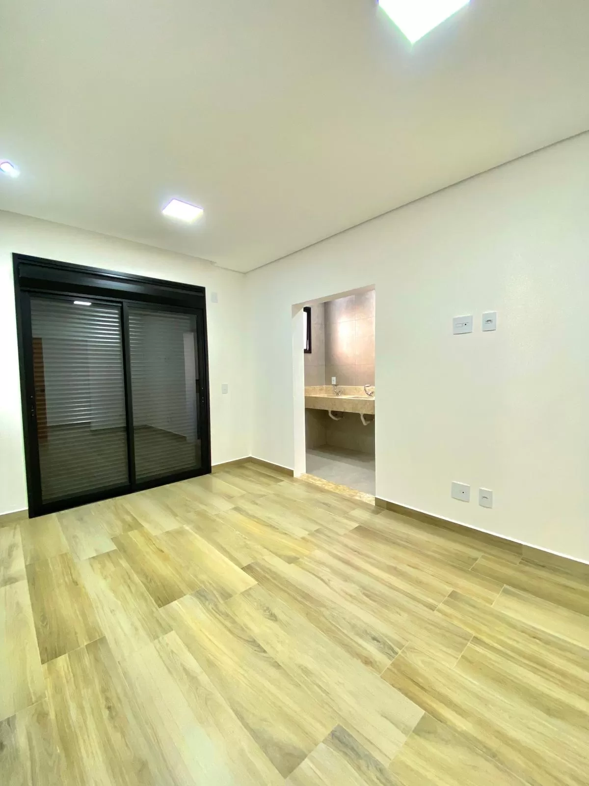 Casa à Venda com 3 suítes, área social integrada e quintal amplo, 170m² no Condomínio Cyrela Landscape em Votorantim/SP