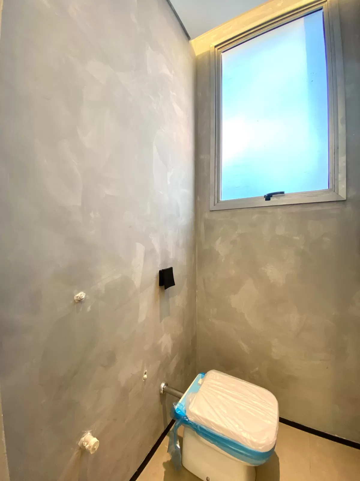 Casa de Esquina à Venda com 4 suítes, móveis planejados e piscina aquecida, 320m² no Condomínio Alphaville Nova Esplanada 4 em Votorantim/SP 