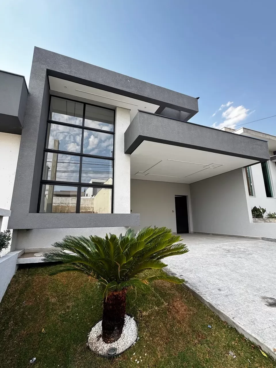Casa Térrea à Venda com 3 quartos sendo 1 suíte, churrasqueira e piscina privativa, 133m² em Sorocaba/SP no Condomínio Villagio Milano